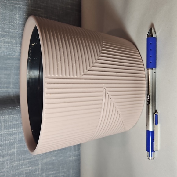 Soft Pink Textured Abstract Pattern Ceramic Pot - Picture 2 of 10